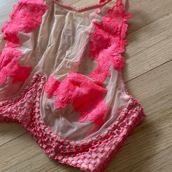 NWOT Victoria Secret Nude Bralette with underwire - Picture 2 of 4